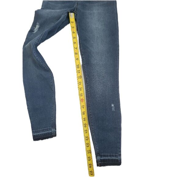 SPANX Distressed Skinny Jeans Pull on 20203R Medium Wash NEW NWT Small - Picture 6 of 9